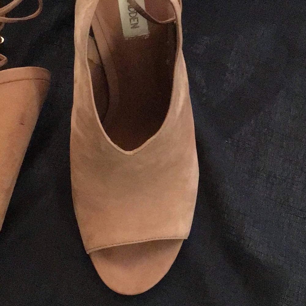 Shoes - Picture 4 of 4